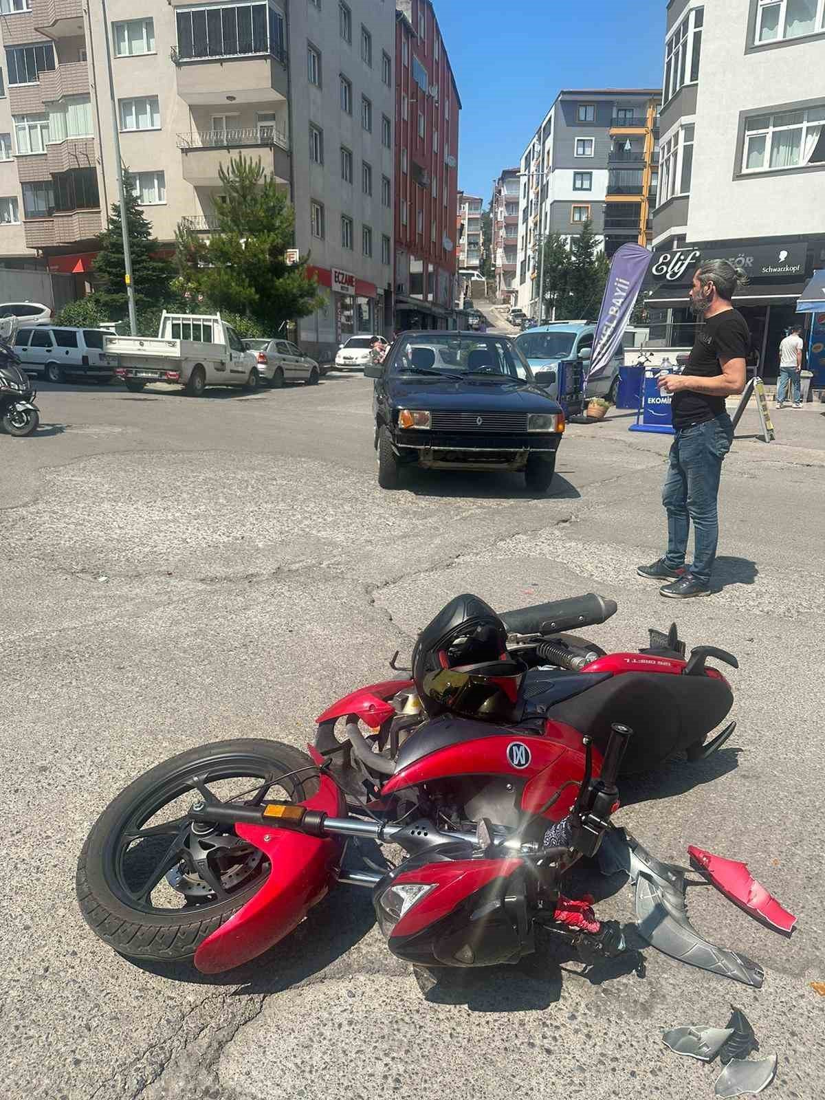 Otomobil ile motosiklet çarpıştı: 2 yaralı