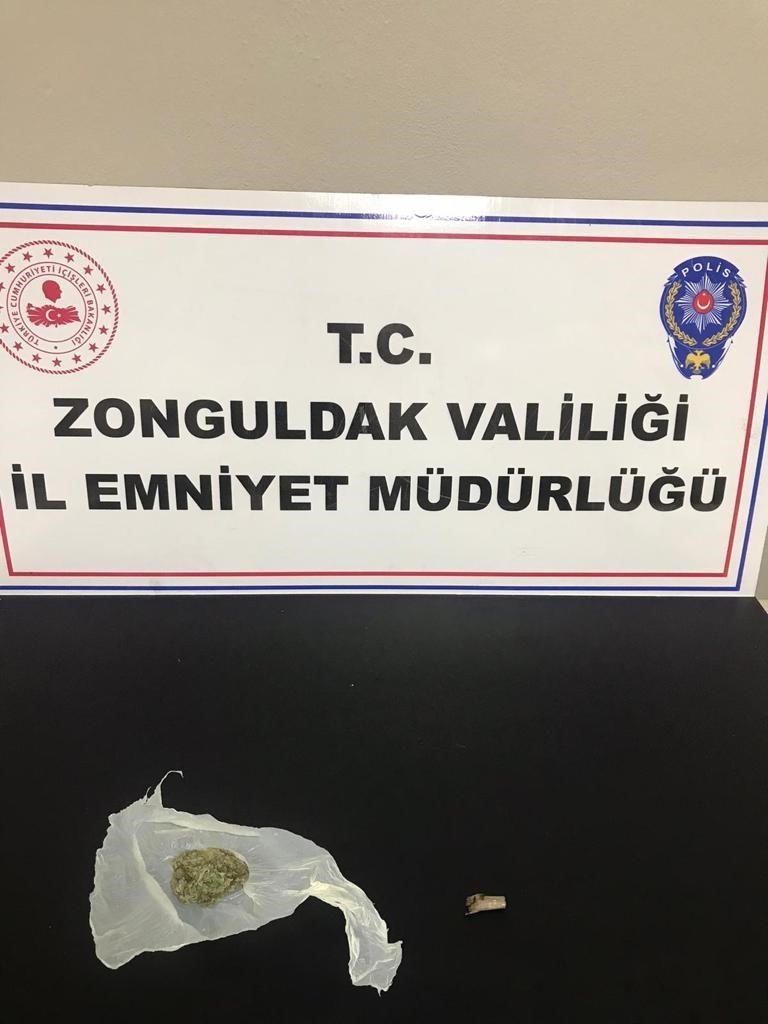 Polisin uygulamasında uyuşturucu ile yakalandılar
