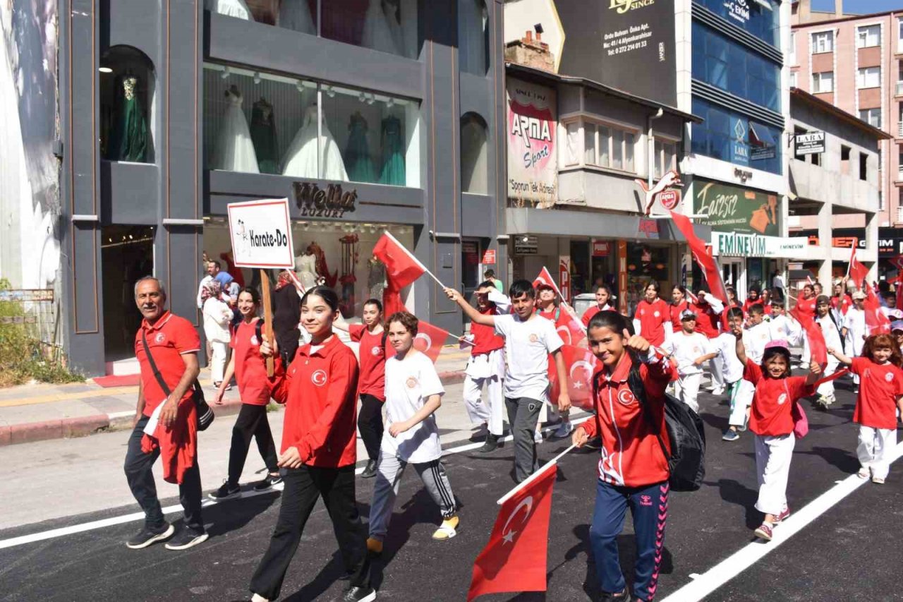 Afyonkarahisar’da Spor Okulları’nın açılış seremonisi yapıldı