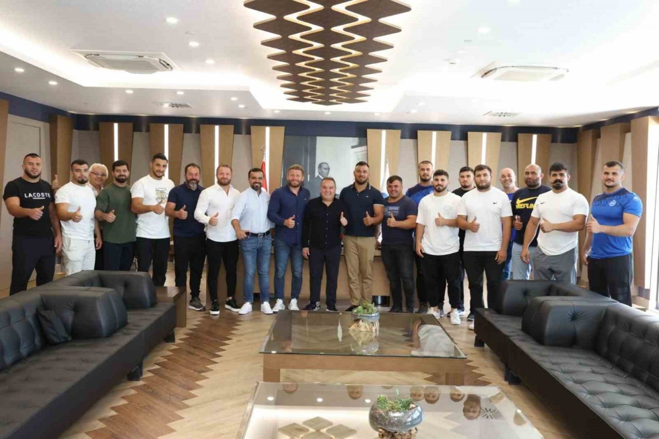 Antalya Büyükşehir güreşçileri Kırkpınar’a hazır