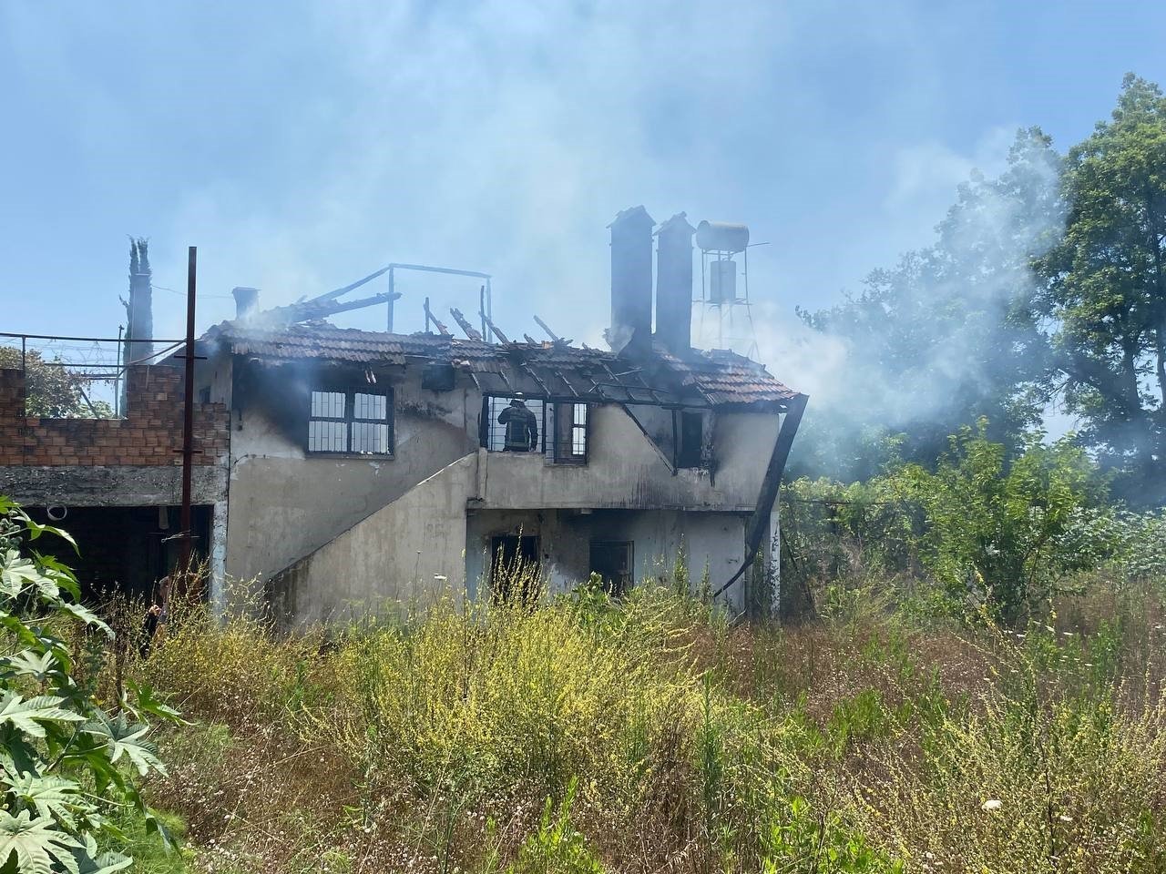 Kardeşlere miras kalan ev alev alev yandı