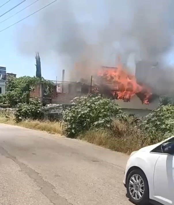 Kardeşlere miras kalan ev alev alev yandı