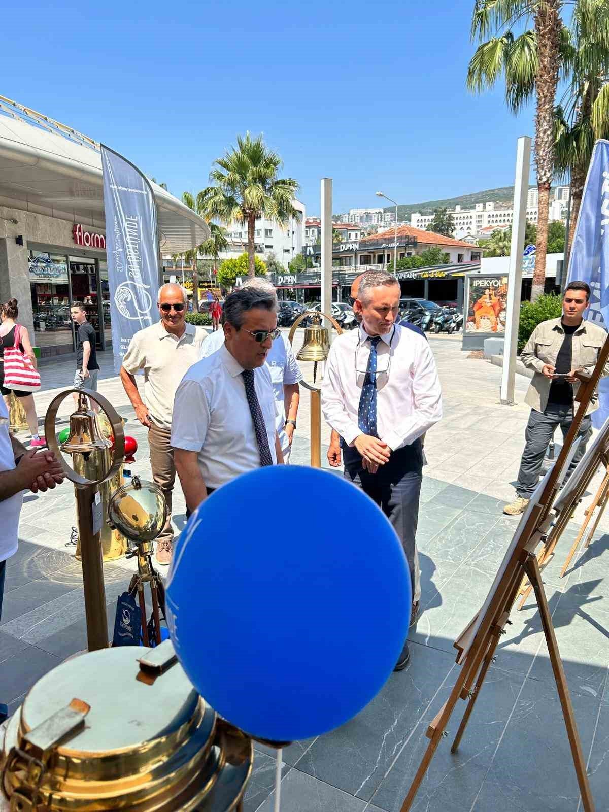 Kuşadası’nda düzenlenen etkinlikte Su Üstünde’nin standı yoğun ilgi gördü