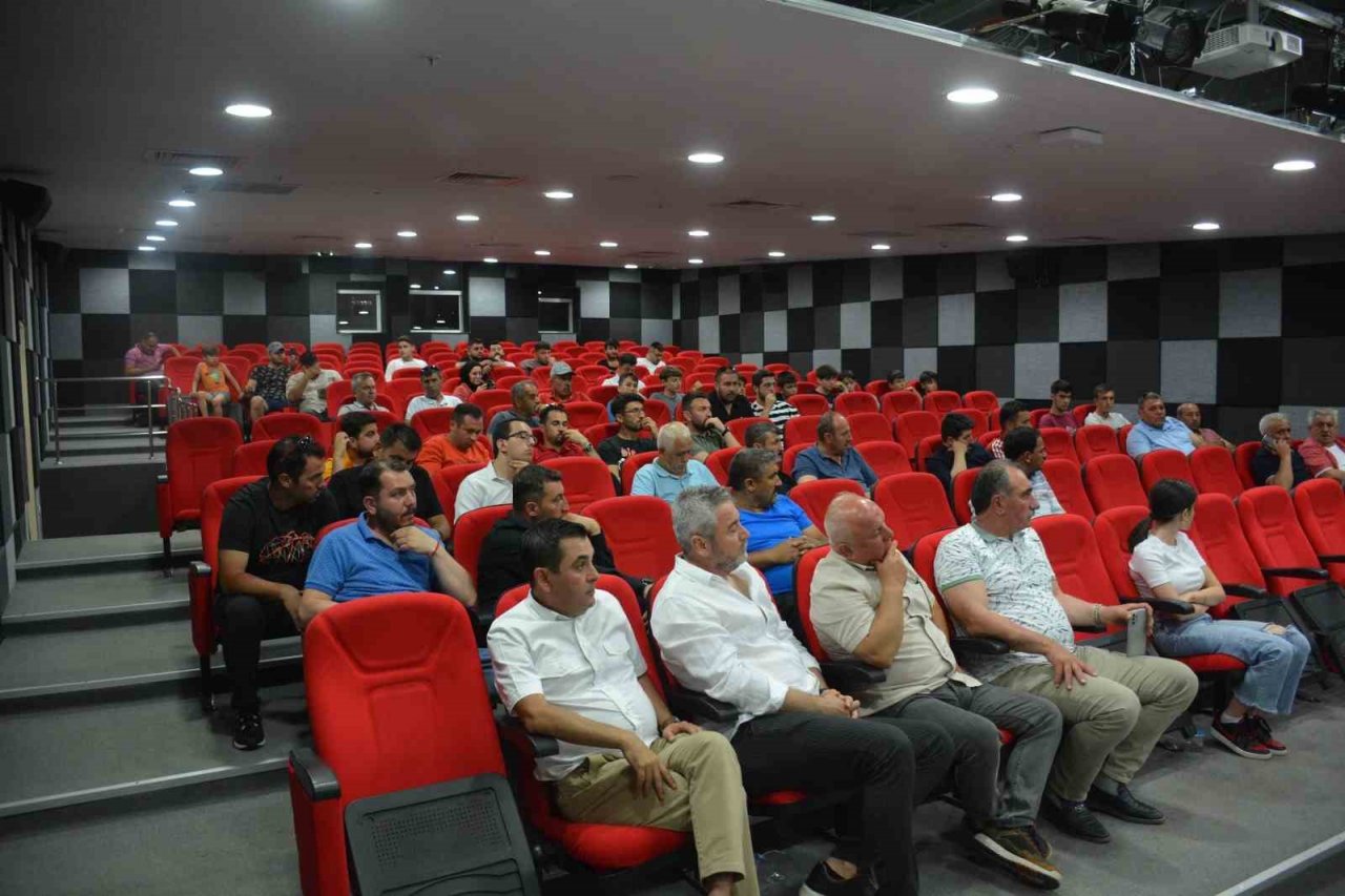 Bilecikspor kongresinde açtı ağzını yumdu gözünü