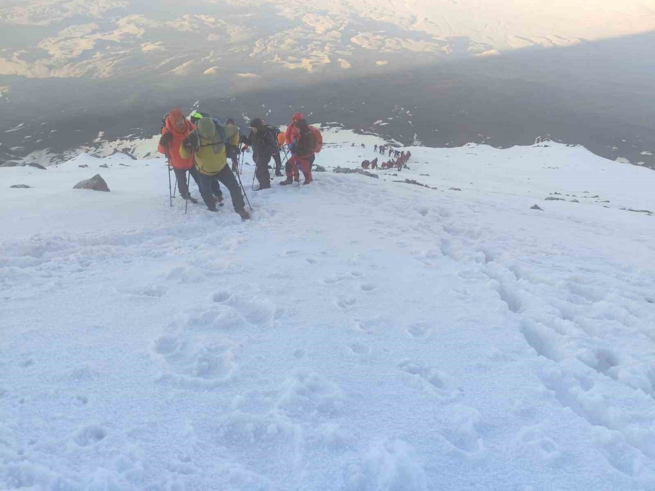 Yabancı turistler Ağrı Dağı zirvesinde