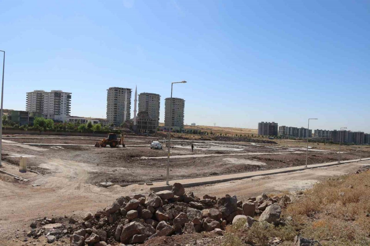 Büyükşehirden Mehmetçik Mahallesinde park çalışması