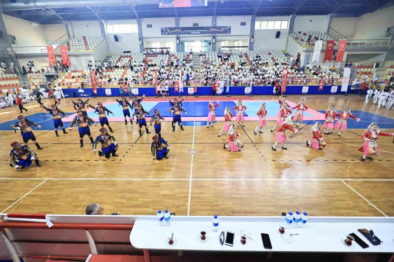 Yaz spor okullarında çalışmalar başladı