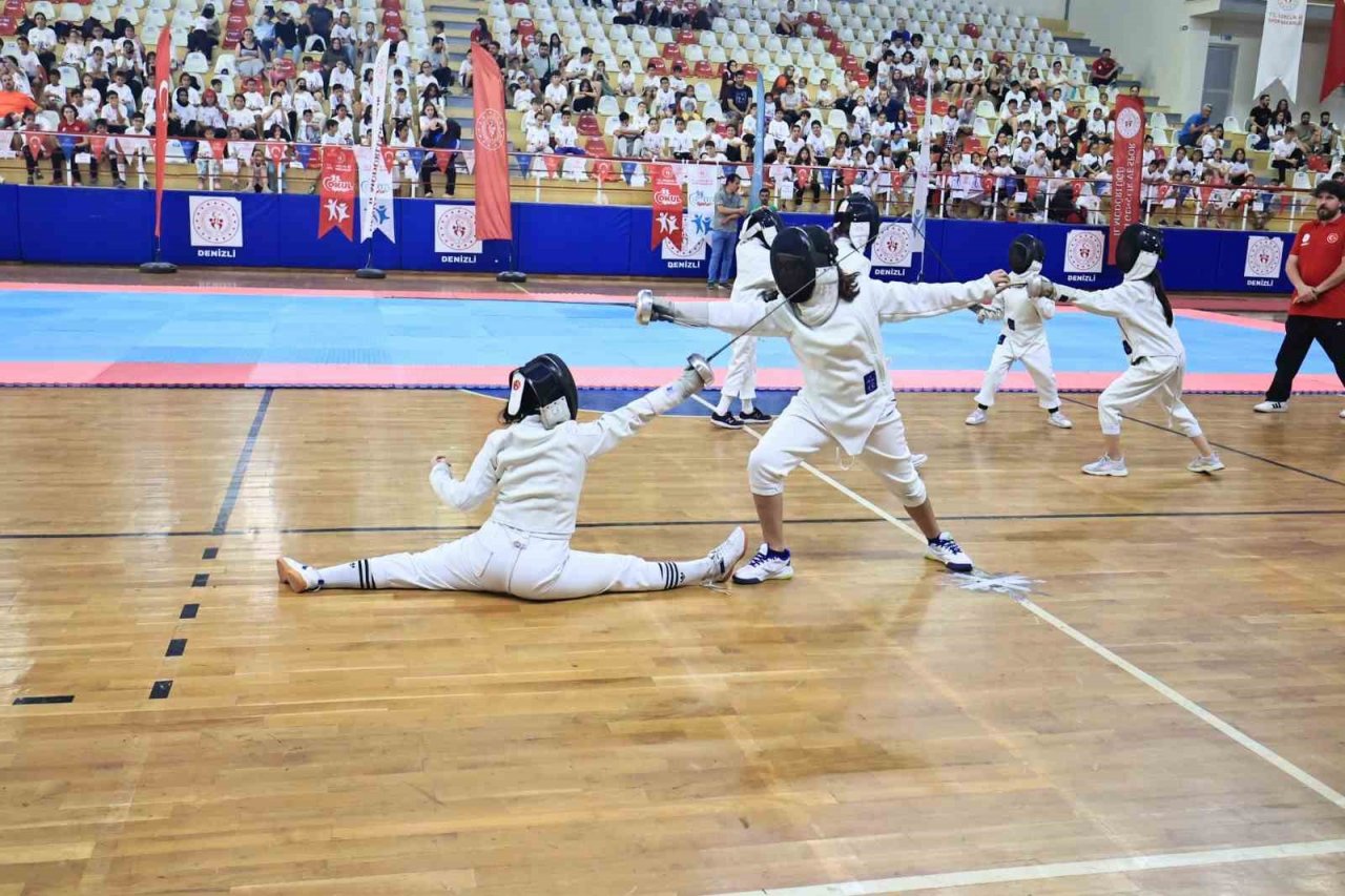 Yaz spor okullarında çalışmalar başladı