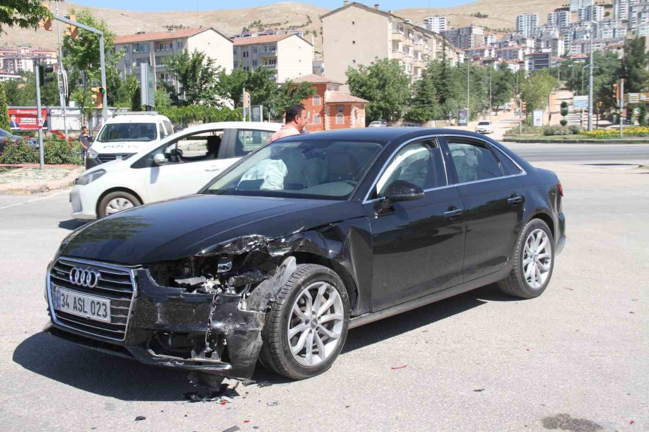 Elazığ’da trafik kazası: 3 yaralı