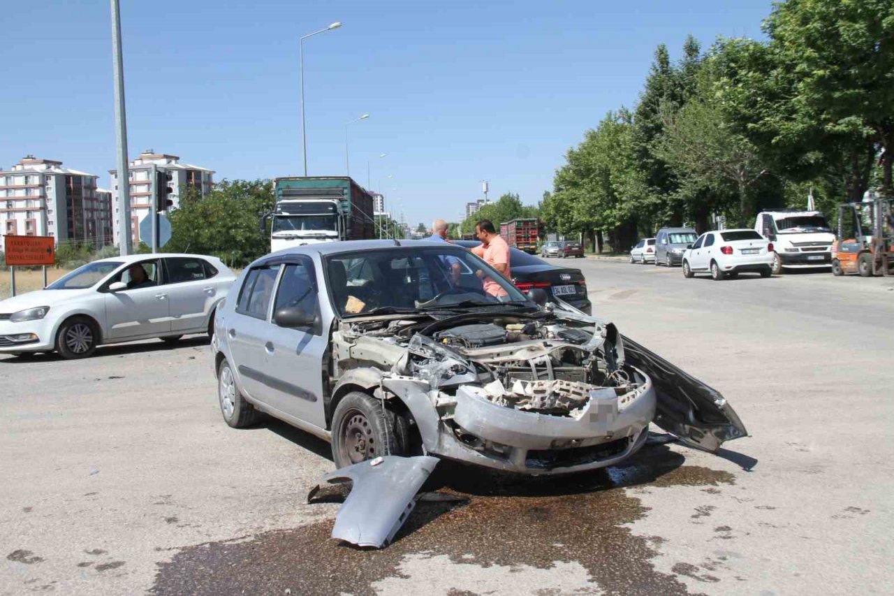 Elazığ’da trafik kazası: 3 yaralı