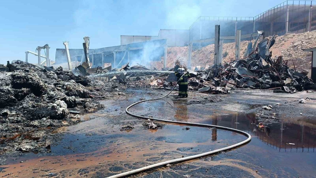 Gaziantep’te yanan fabrikada 35 milyon dolarlık zarar oluştu