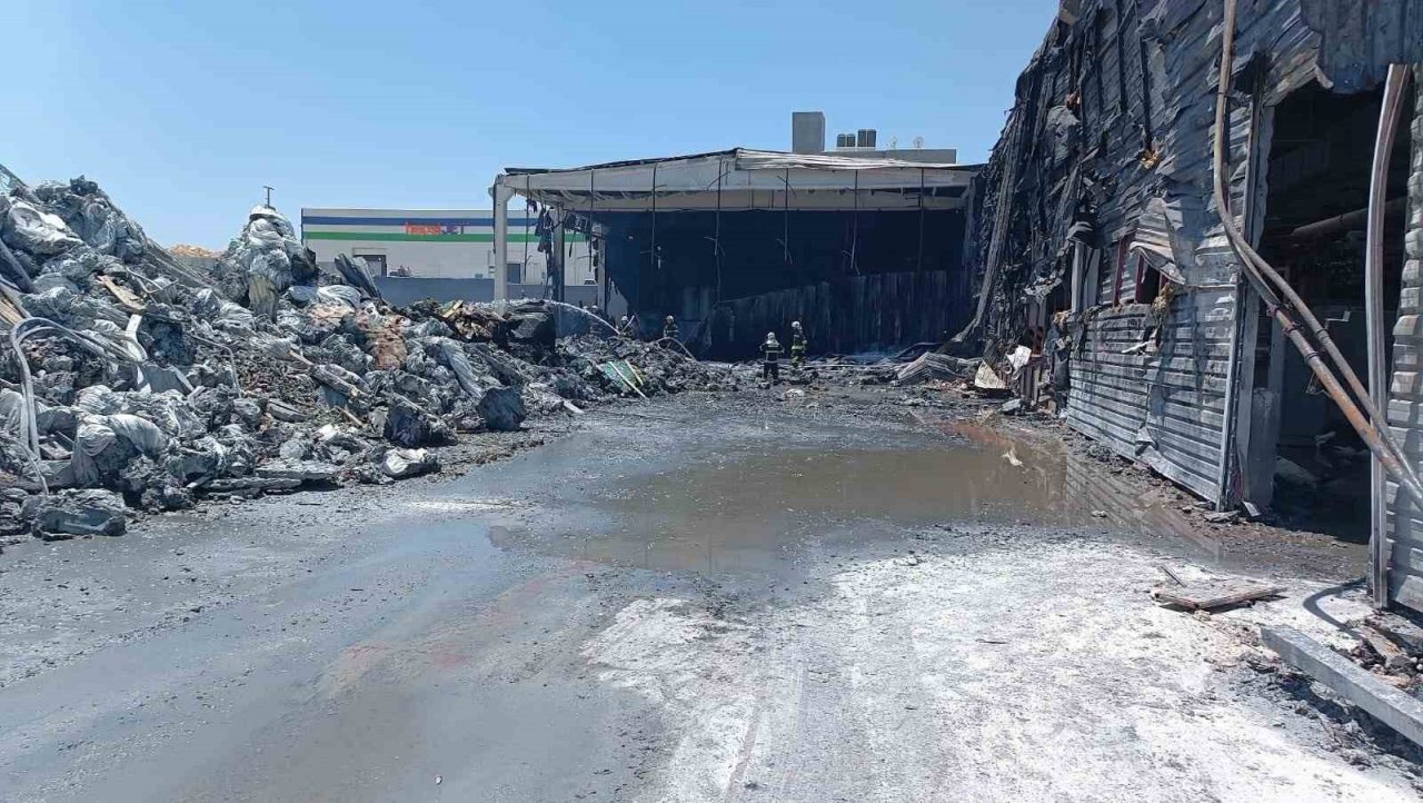 Gaziantep’te yanan fabrikada 35 milyon dolarlık zarar oluştu