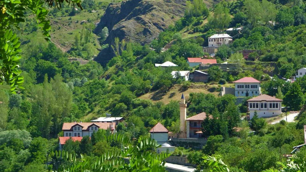 Doğa ve tarihin iç içe olduğu Süleymaniye Mahallesi ziyaretçilerini bekliyor