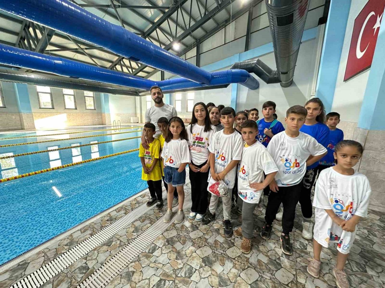 Yüksekova’da yaz spor okulları halaylarla başladı