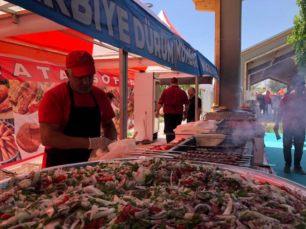 Ankara’da depremzede esnafa destek için düzenlenen Hatay Dayanışma Günleri başladı