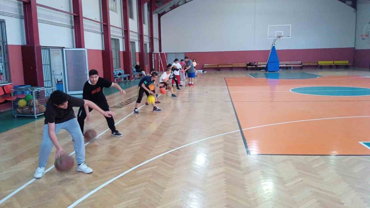 Melikgazi Belediyesi’nin yaz okulu ve spor kurslarından 21 bin kişi faydalanıyor