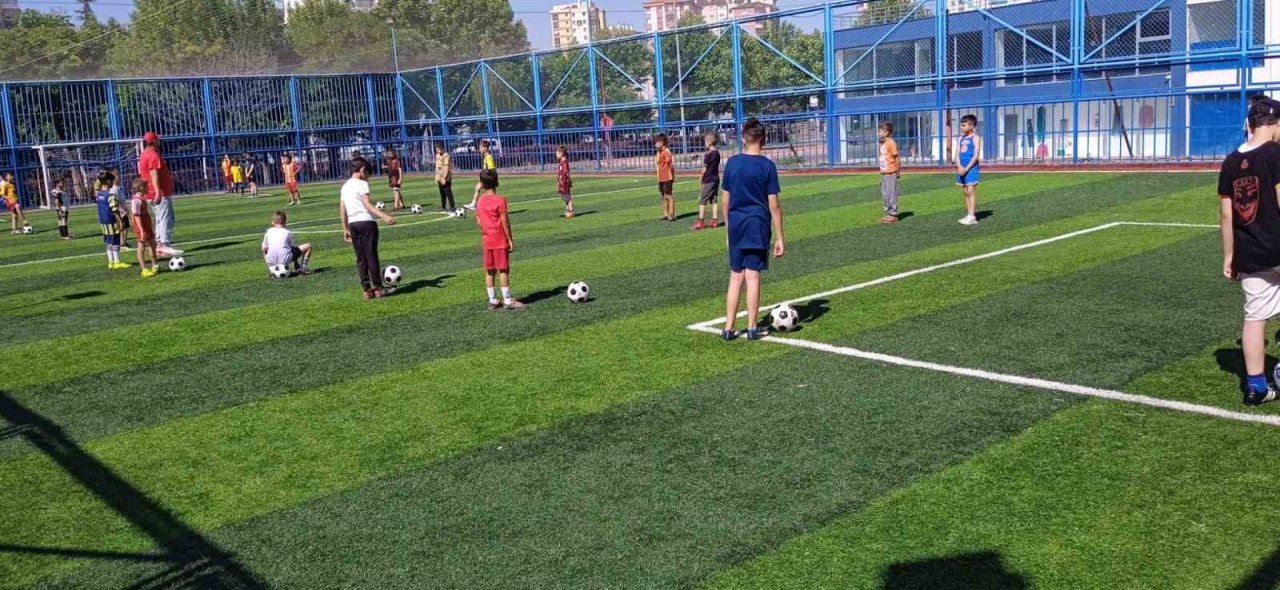 Melikgazi Belediyesi’nin yaz okulu ve spor kurslarından 21 bin kişi faydalanıyor