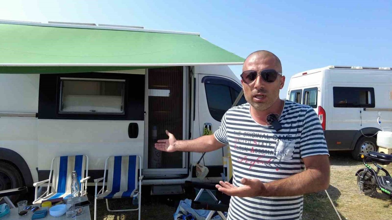 Belediye yolu beton blokla kapattı, karavancılar mahsur kaldı