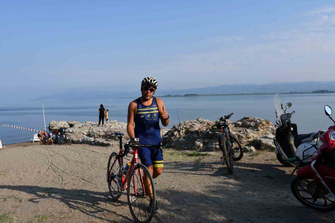 İznikli yüzücü Guınness için ter döküyor