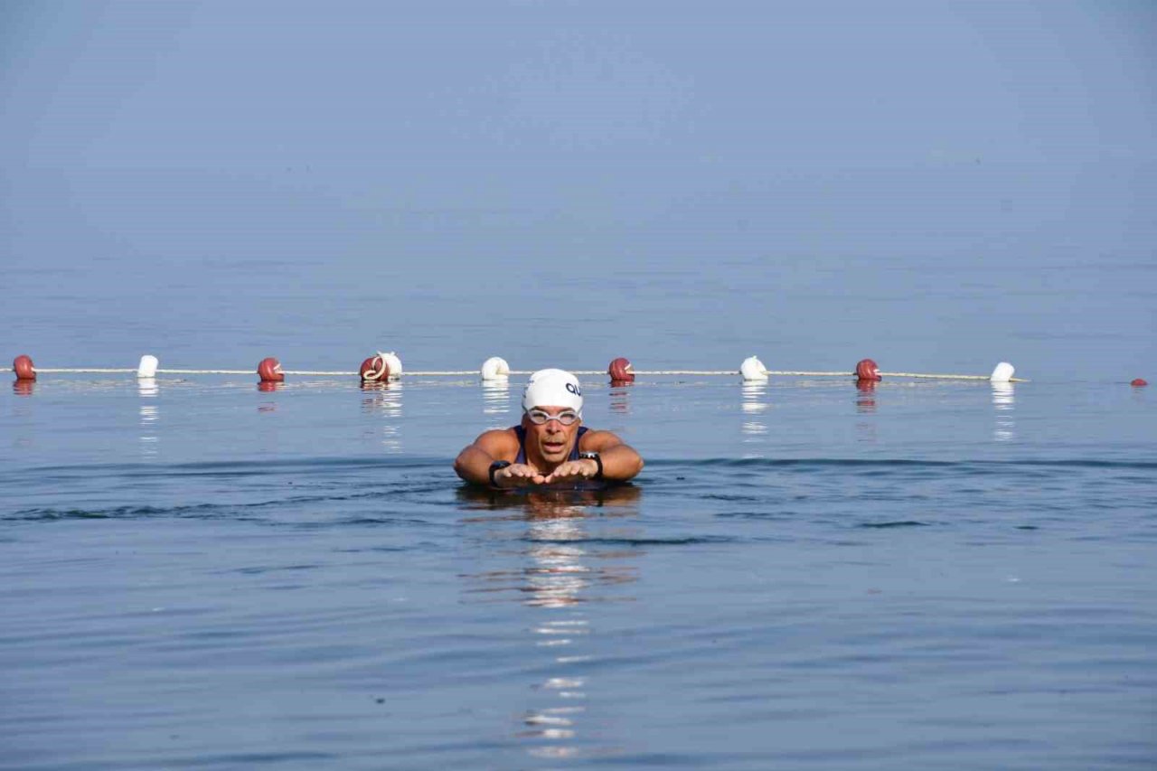 İznikli yüzücü Guınness için ter döküyor