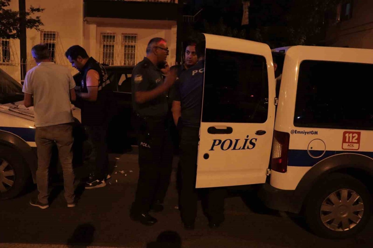 Komşuların gürültü kavgasında kan aktı: 2 yaralı