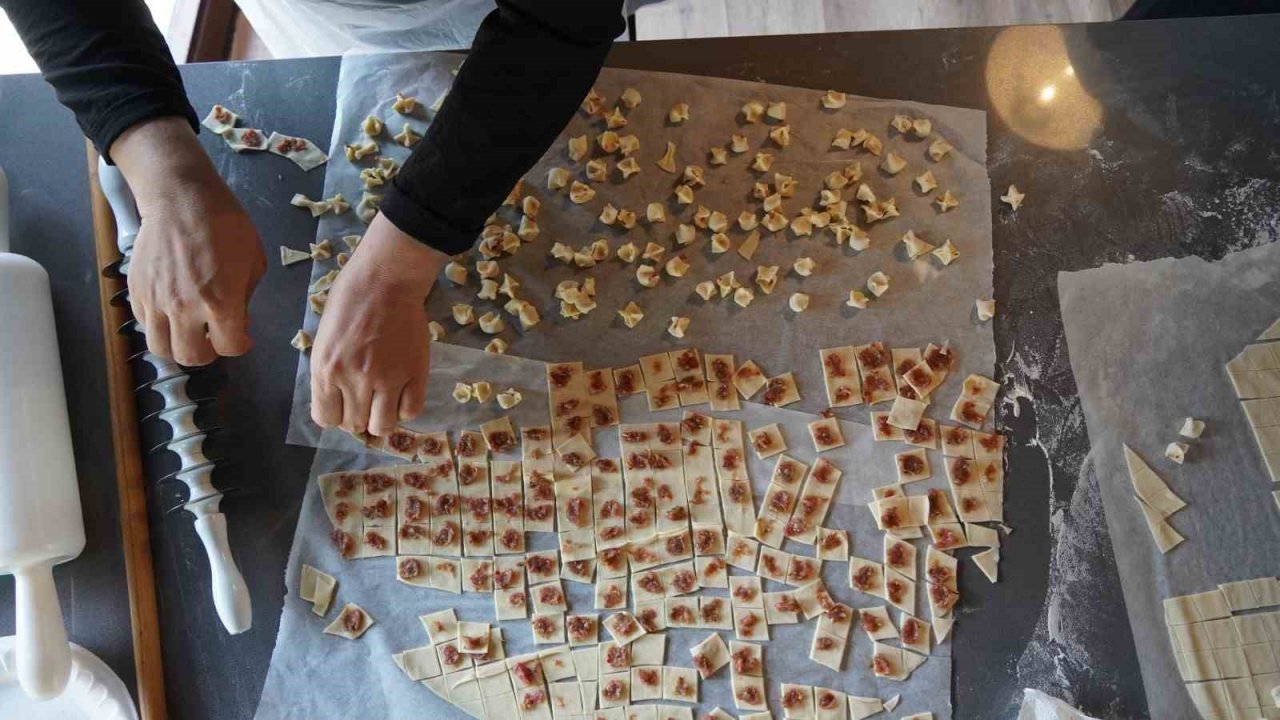 Keçiören’de ödüllü mantı bükme yarışması düzenlendi