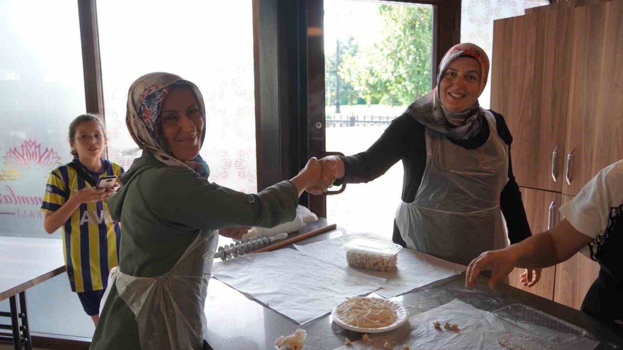Keçiören’de ödüllü mantı bükme yarışması düzenlendi