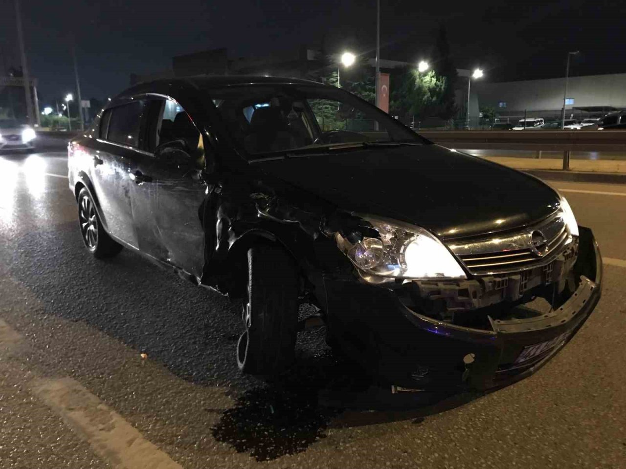 Kazada kopan tekerlek başka kazaya sebep oldu: 2 yaralı