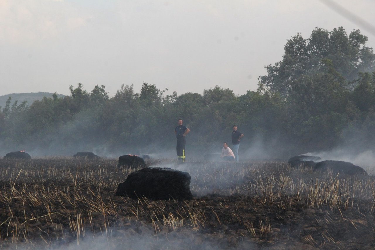 Kula’da 30 dönüm ekin tarlası yandı