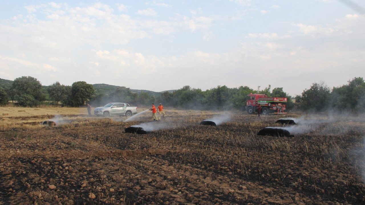 Kula’da 30 dönüm ekin tarlası yandı