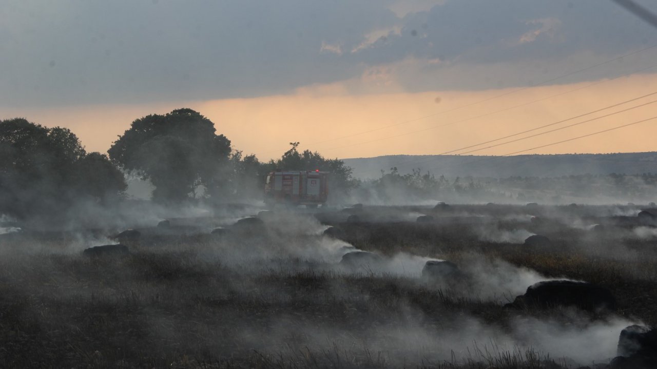 Kula’da 30 dönüm ekin tarlası yandı