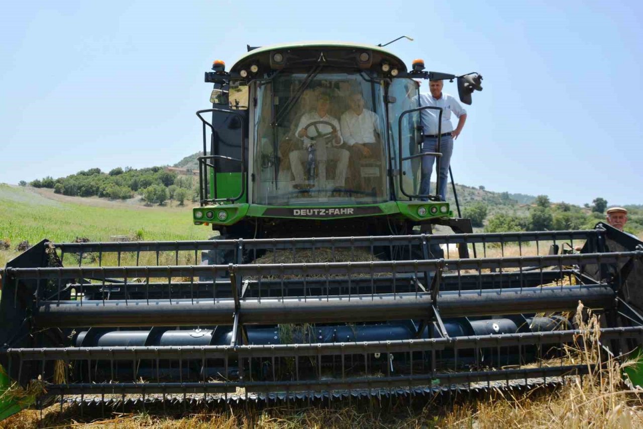 Selendi’de arpa ve buğday hasadı başladı