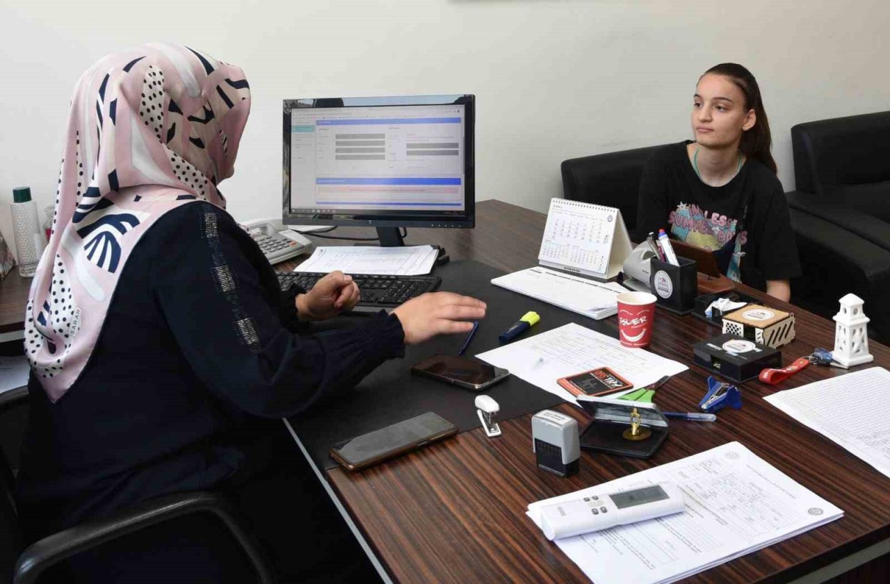 Tercih sürecindeki öğrencilere danışmanlık desteği veriliyor