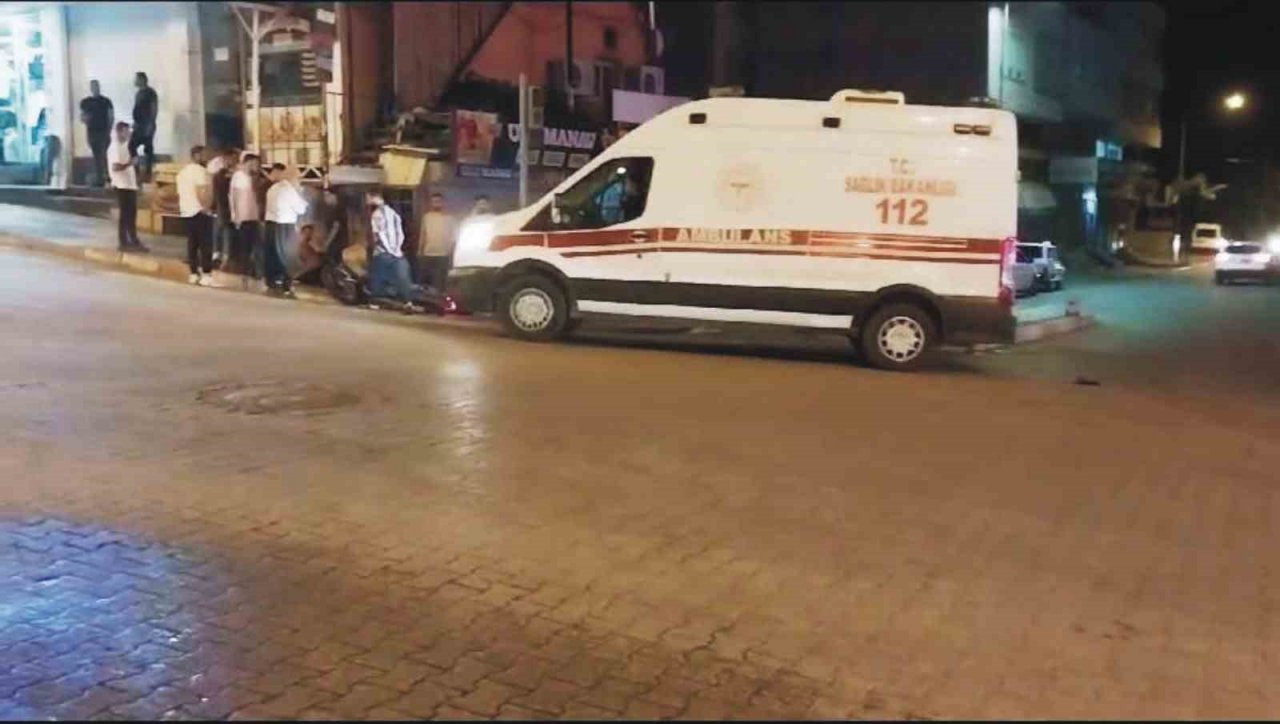 Motosiklet ile otomobil çarpıştı: 1 yaralı