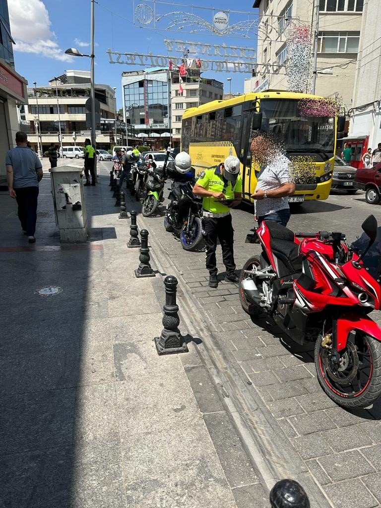 Motosiklet sürücülerine ceza yağdı