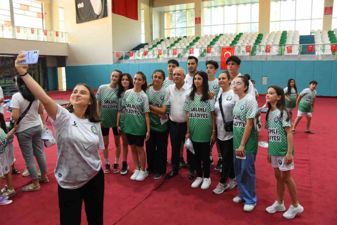 Salihli’de yaz spor kursu 2 bin öğrenci ile başladı