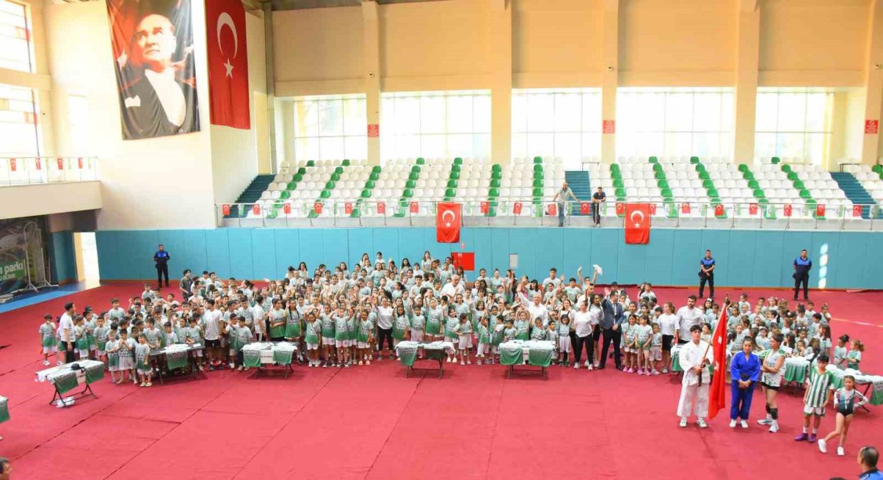 Salihli’de yaz spor kursu 2 bin öğrenci ile başladı