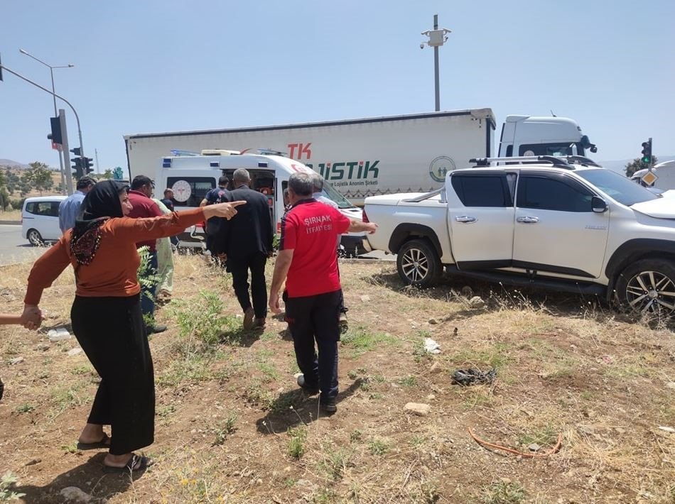 Şırnak’ta 2 aracın çarpıştığı kazada 5 kişi yaralandı