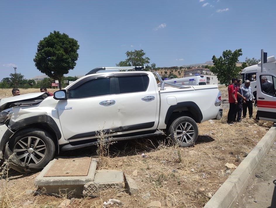 Şırnak’ta 2 aracın çarpıştığı kazada 5 kişi yaralandı