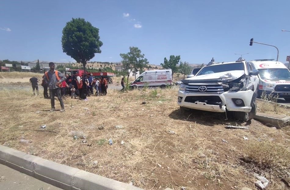 Şırnak’ta 2 aracın çarpıştığı kazada 5 kişi yaralandı