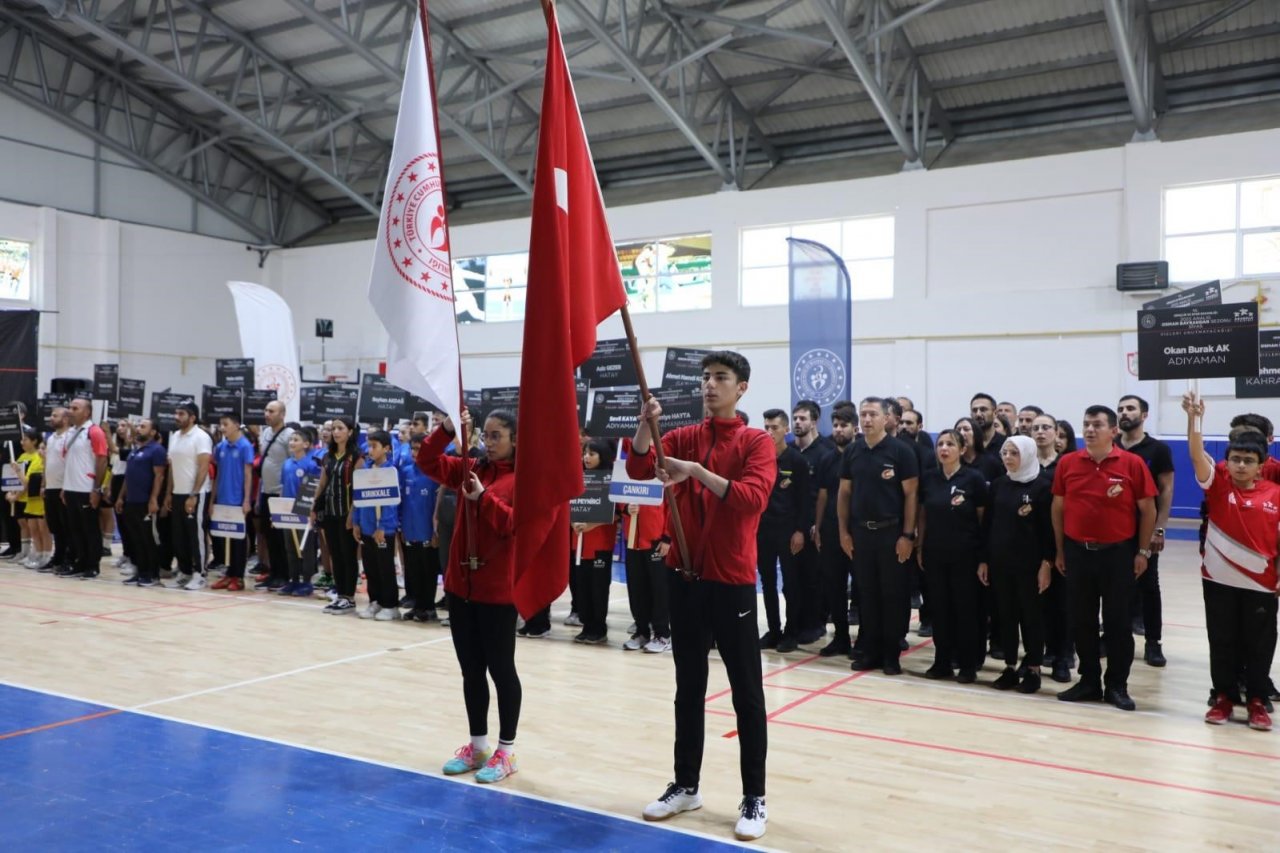ANALİG badminton grup müsabakaları Sivas’ta başladı