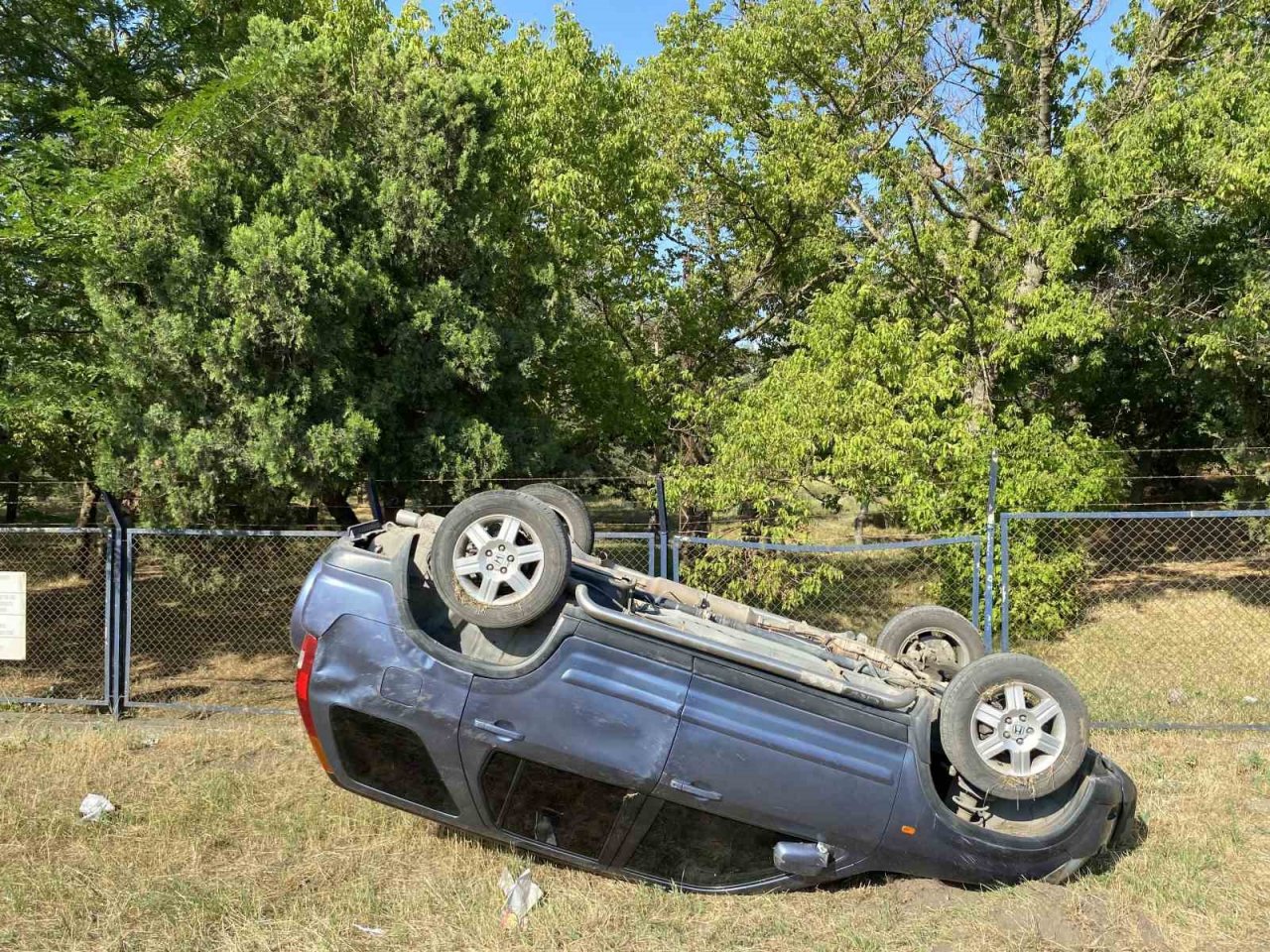Takla atan araçta emniyet kemeri kurtardı
