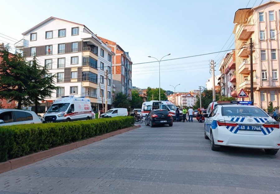 Tavşanlı’da trafik kazası 1’i çocuk 5 yaralı