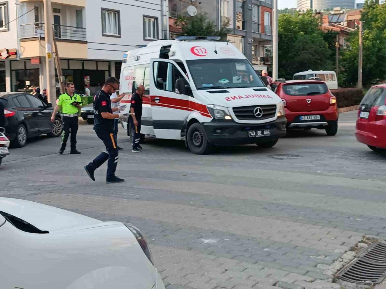Tavşanlı’da trafik kazası 1’i çocuk 5 yaralı