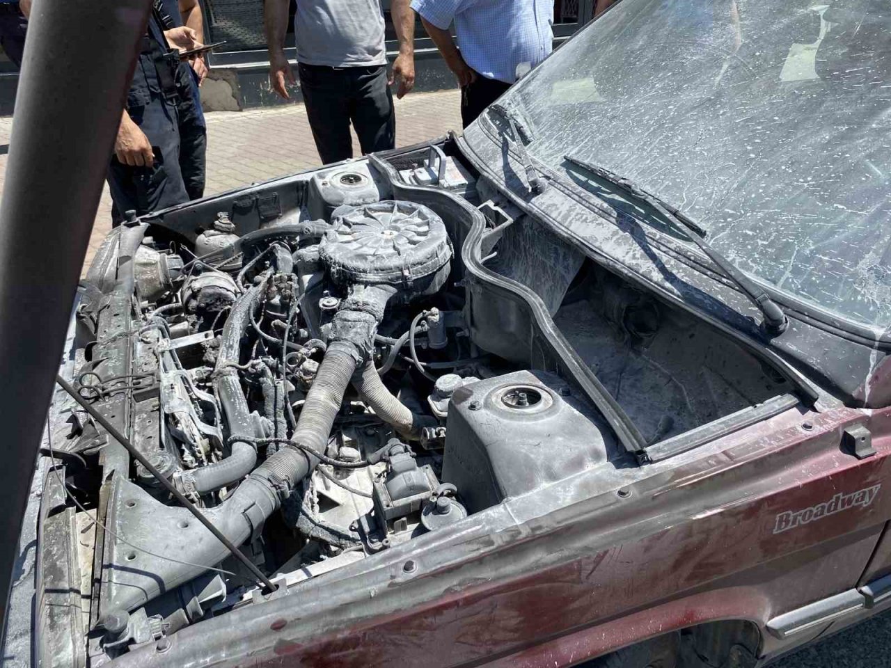 Tamirden çıkan otomobil alev aldı