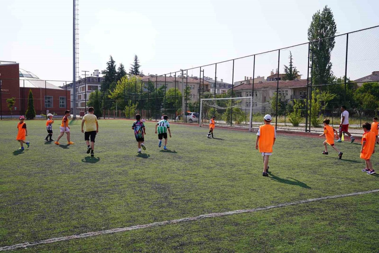 Futbol yaz okulu başladı