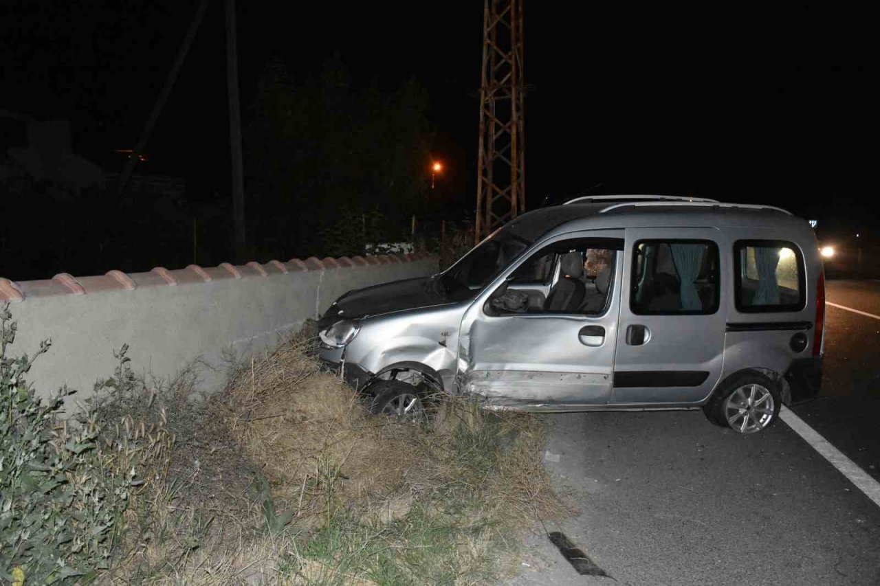 Tosya’da D100’de iki araç çarpıştı: 3 yaralı