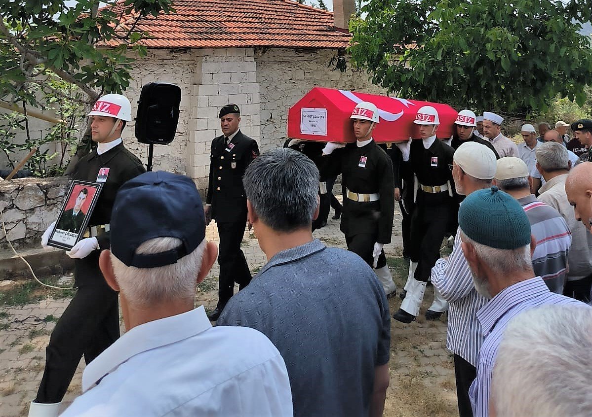 Kalp krizi sonucu hayatını kaybeden asker, törenle toprağa verildi
