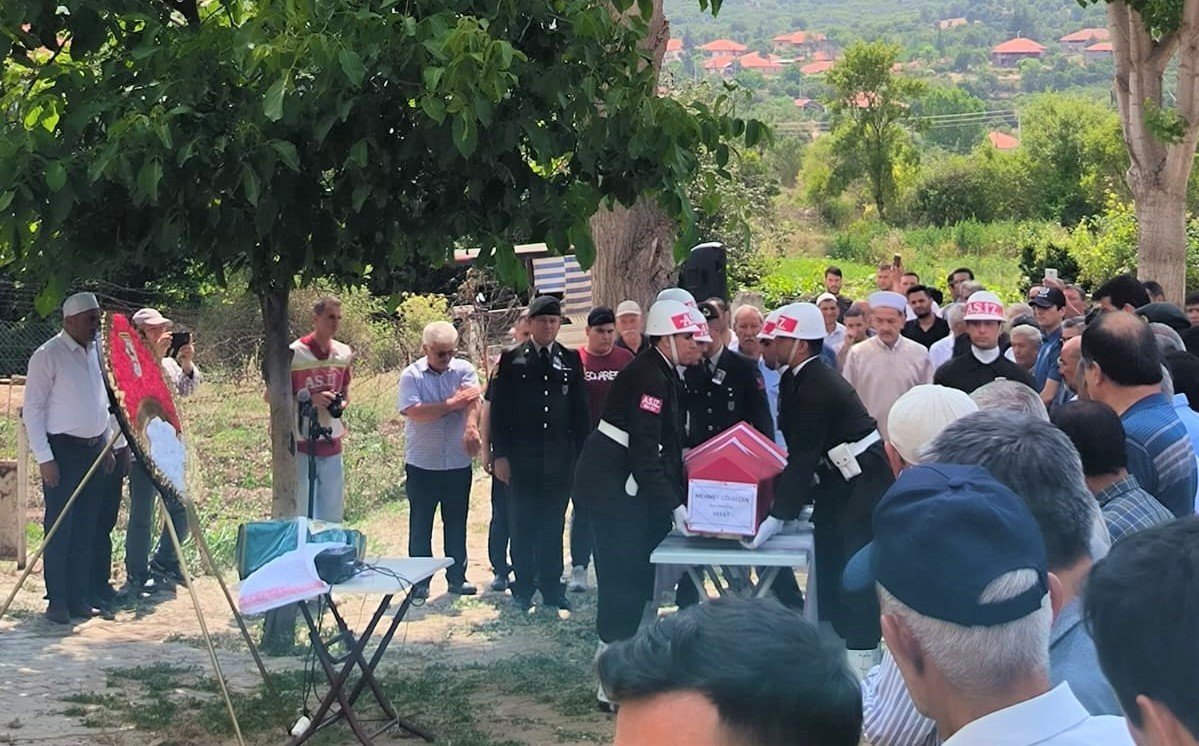 Kalp krizi sonucu hayatını kaybeden asker, törenle toprağa verildi