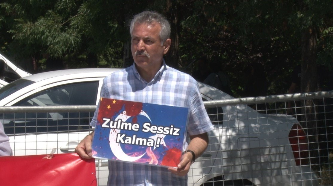 Çin toplama kamplarında tutulan Uygurların yakınları, Çin Büyükelçiliği’ne dilekçe gönderdi
